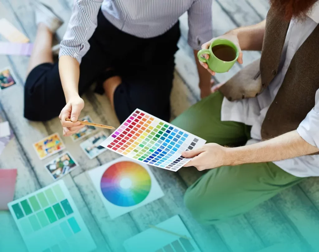 As identidades visuais de e-commerces devem seguir os padrões de cores pré definidos na paleta.
